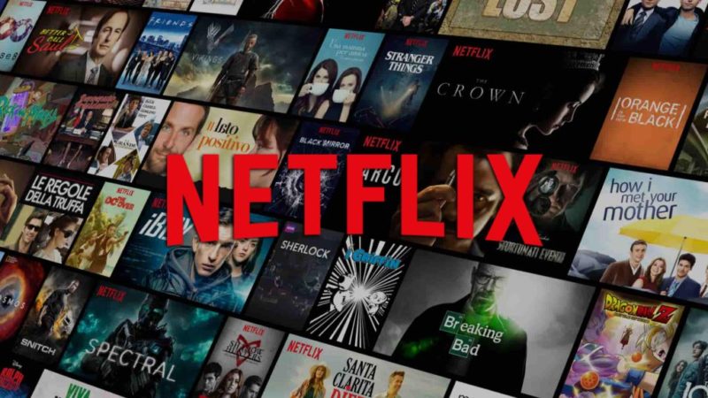 Un fondo con películas y series que puedes ver en la plataforma Netflix y sobreimpresionado encima el logotipo de Netflix