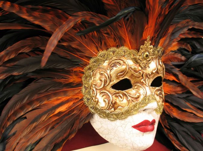Típica máscara de disfraz de los carnavales de Venecia