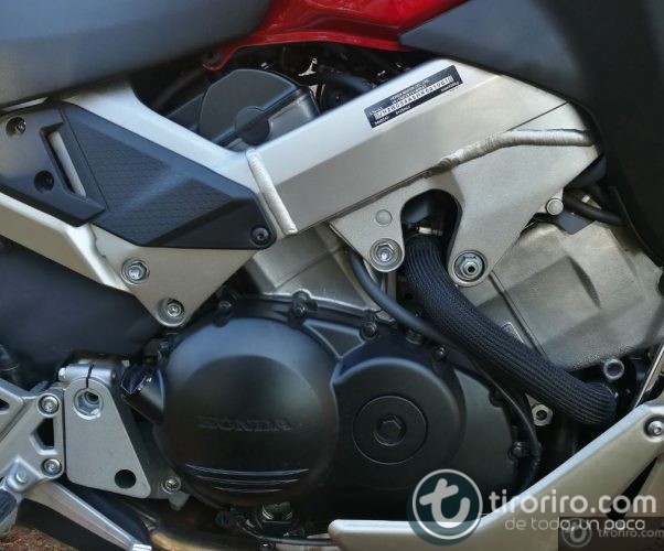 Detalle del motor de la Honda CrossRunner VFR 800X