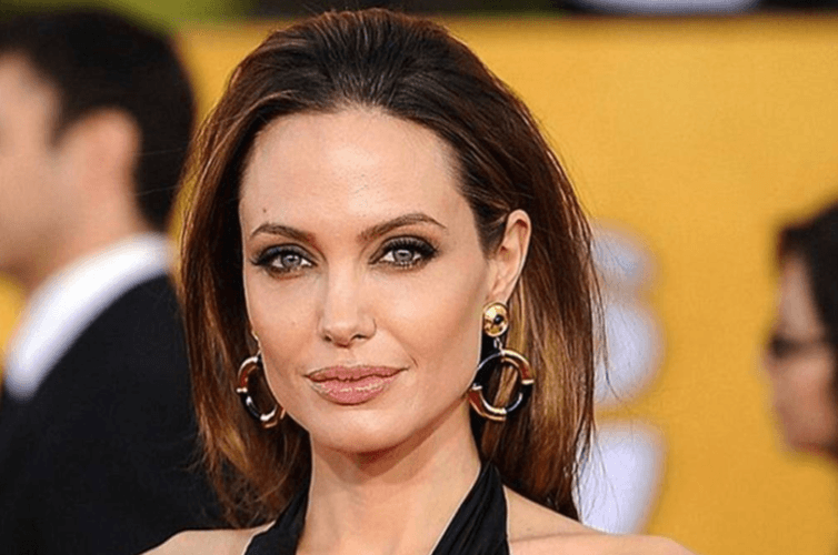 Foto primer plano de la actriz y modelo Angelina Jolie