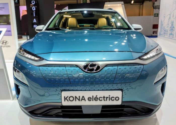En la foto el bonito y curioso frontal del Hyundai Kona eléctrico