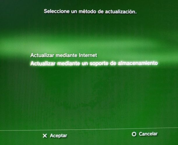 Una foto de la pantalla de la PS3 con las dos opciones de actualización disponibles