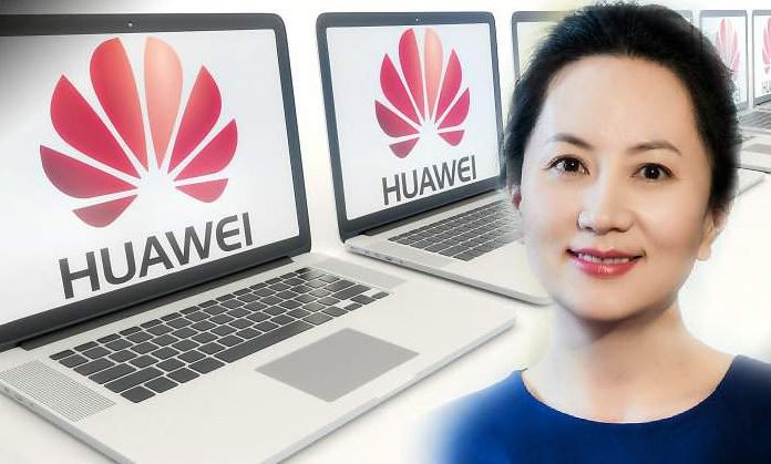 En la foto la china Meng Wanzhou hija del presidente de Huawei con un fondo de ordenadores Huawei