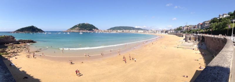 En la foto una panorámica de la Playa de La Concha en San Sebastián