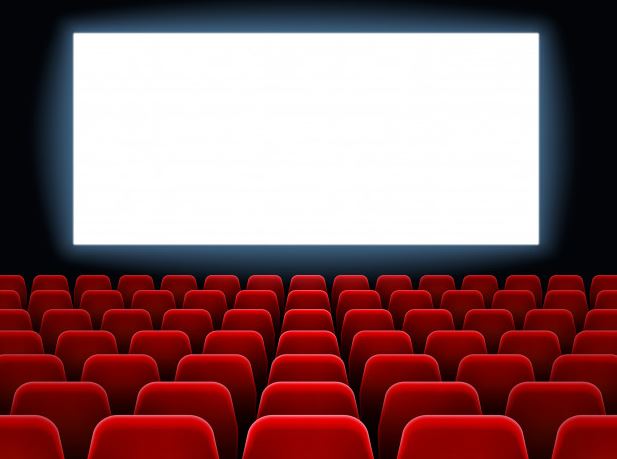 Una sala de cine con las butacas rojas y la pantalla en blanco