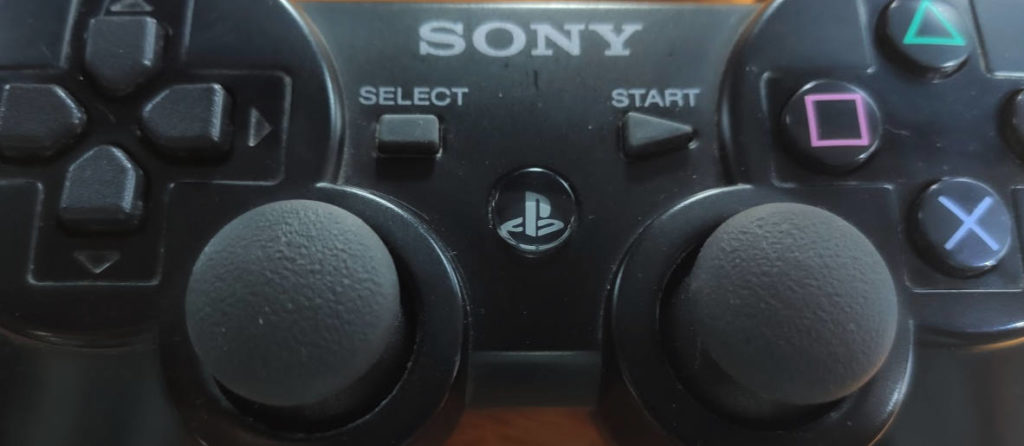 En la foto un mando de la Sony Playstation 3